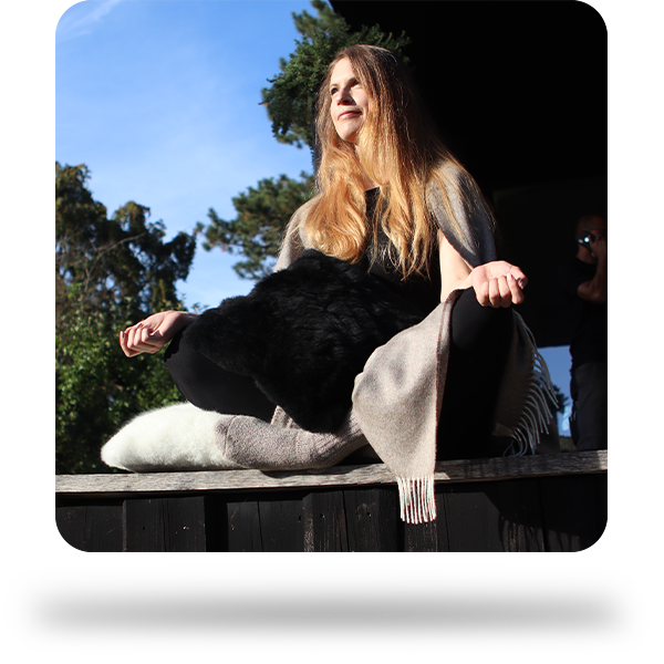 schwarzes Kissen aus Alpaka-Faser 