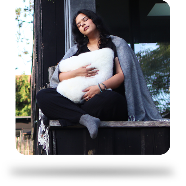 weißes Kissen aus Alpaka-Faser 