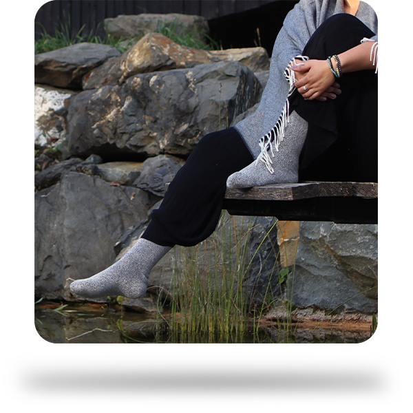 graue Socken aus Alpaka-Wolle