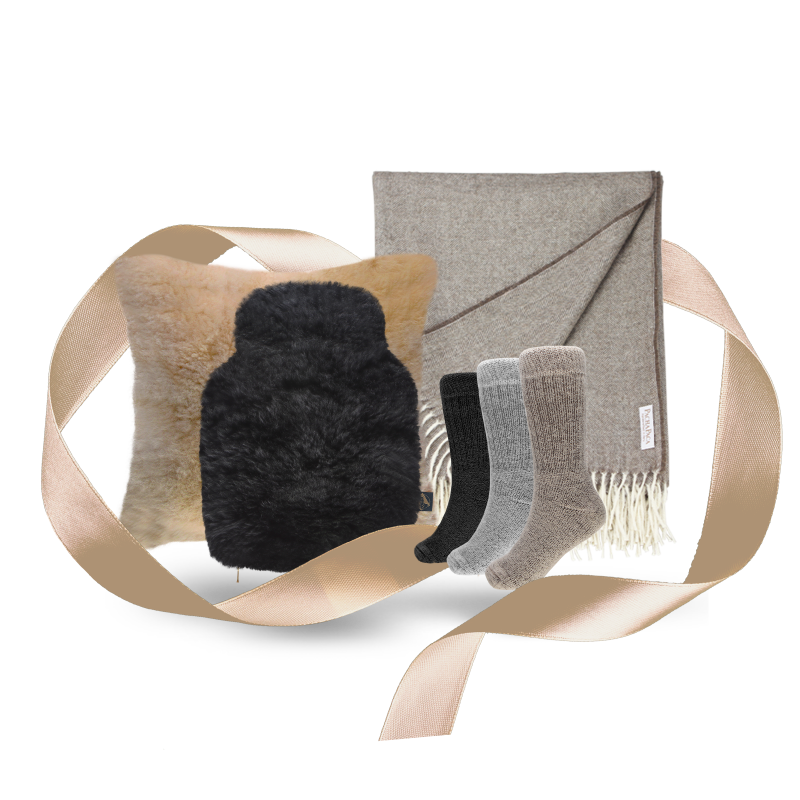 Alpaka Kissen, Alpaka Wärmflasche und Alpaka Decke in einem Bild