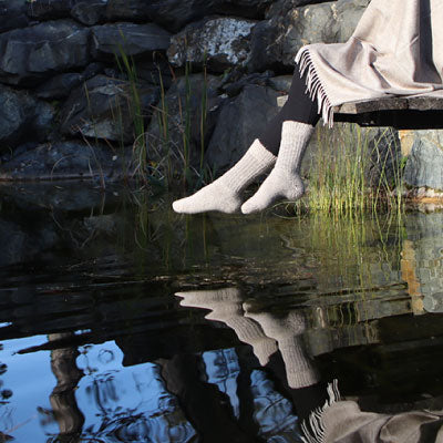 Feuchtigkeitsregulierende Socken aus Alpaka Wolle